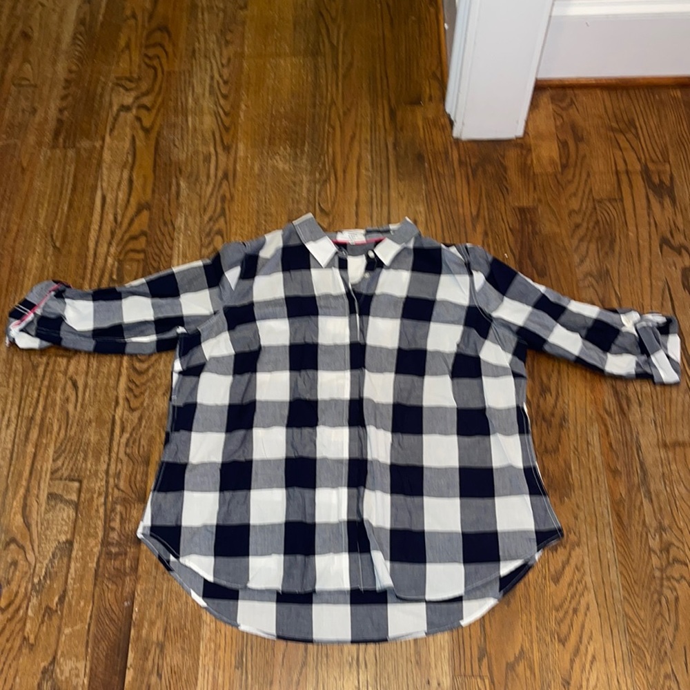 Crown and ivy quarter length sleeve checkered top